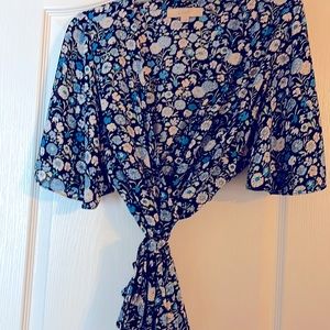 Floral loft wrap shirt size L